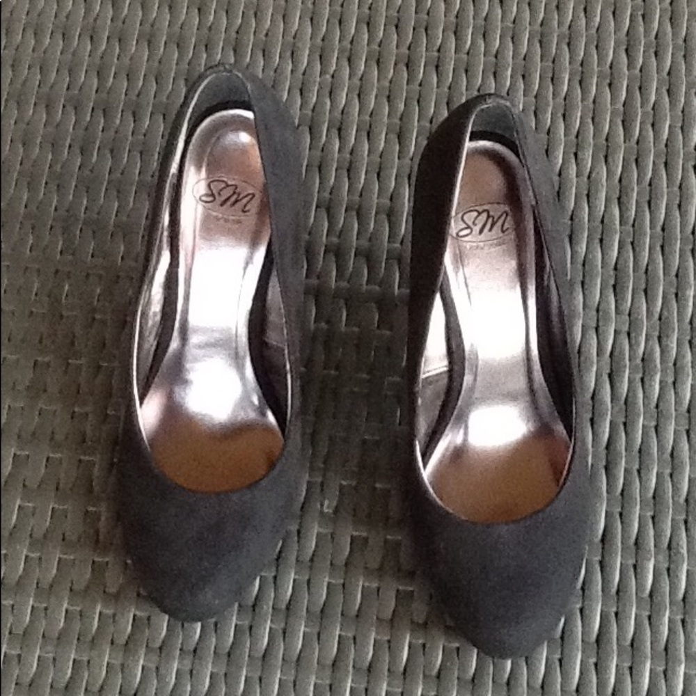 Shoes - Picture 2 of 3